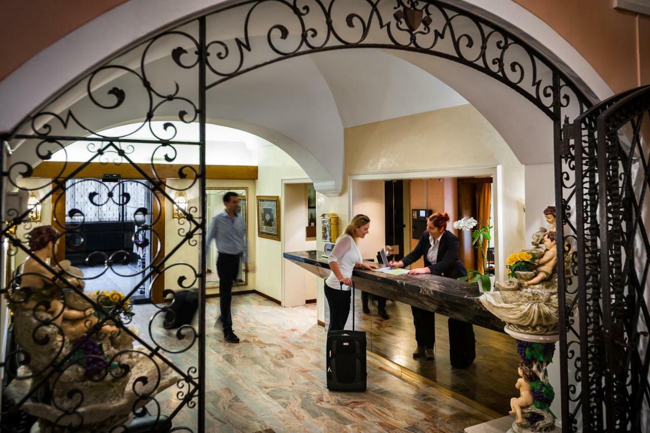 Residenze Dell'Angelo Hotel Locarno Bagian luar foto