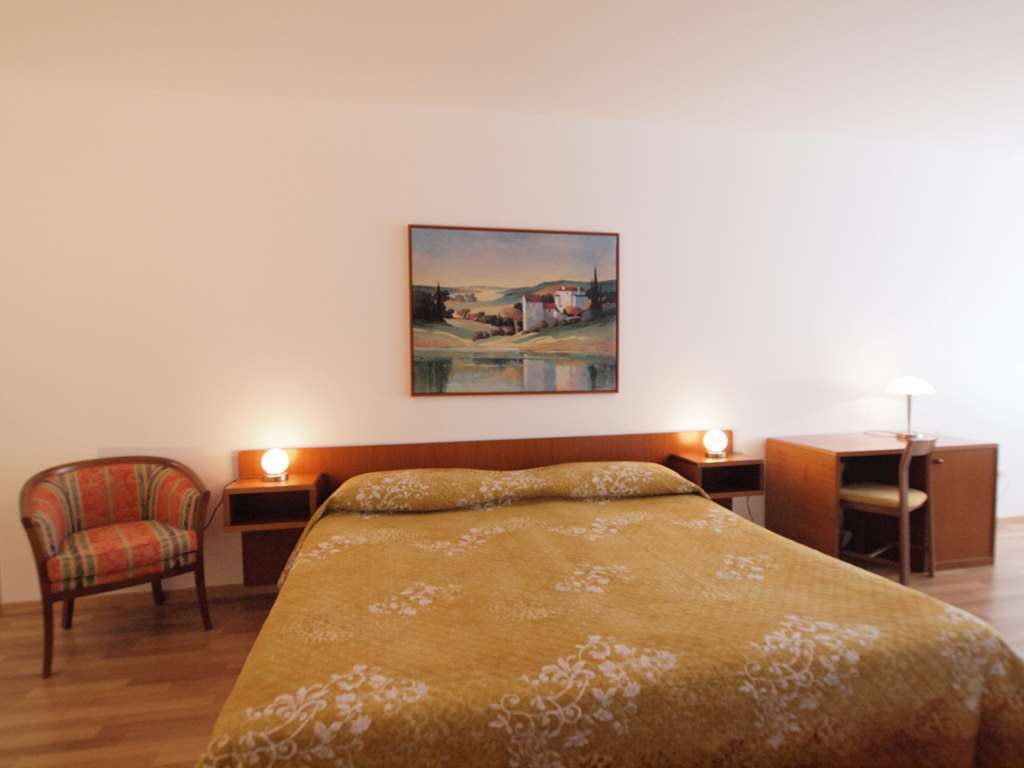 Residenze Dell'Angelo Hotel Locarno Ruang foto